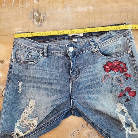 Harmony & Havoc Distressed Embroidered Jeans Size 12 - Picture 7 of 7